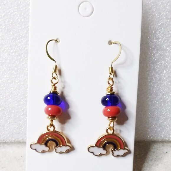 Super Cute Rainbow Dangle Earrings! Perfect Positive & Upbeat Vibes - Picture 2 of 3